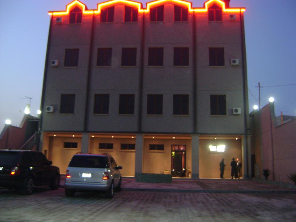 Sochi Plaza Hotel 耶烈万 外观 照片