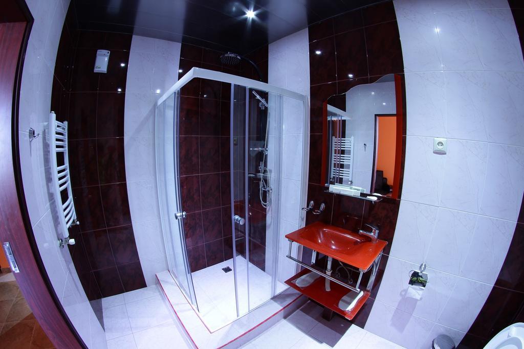 Sochi Plaza Hotel 耶烈万 外观 照片