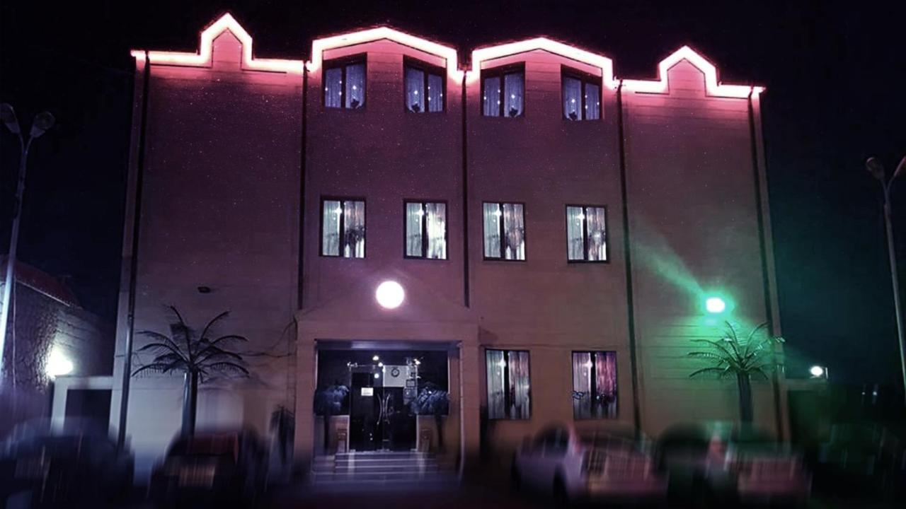 Sochi Plaza Hotel 耶烈万 外观 照片